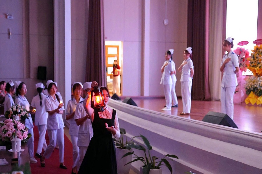Một tiết mục văn nghệ chào mừng Đại hội Điều dưỡng tỉnh Lâm Đồng lần thứ I. Ảnh: P.N. Một tiết mục văn nghệ chào mừng Đại hội Điều dưỡng tỉnh Lâm Đồng lần thứ I. Ảnh: P.N.