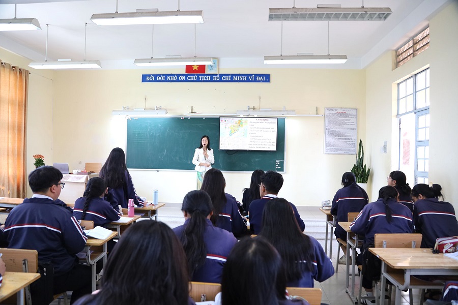 Trường THPT Trần Ph&uacute;, phường Xu&acirc;n Hương - Đ&agrave; Lạt t&iacute;ch cực &ocirc;n tập cho học sinh lớp 12 trước Kỳ thi tốt nghiệp THPT 2026. Ảnh: