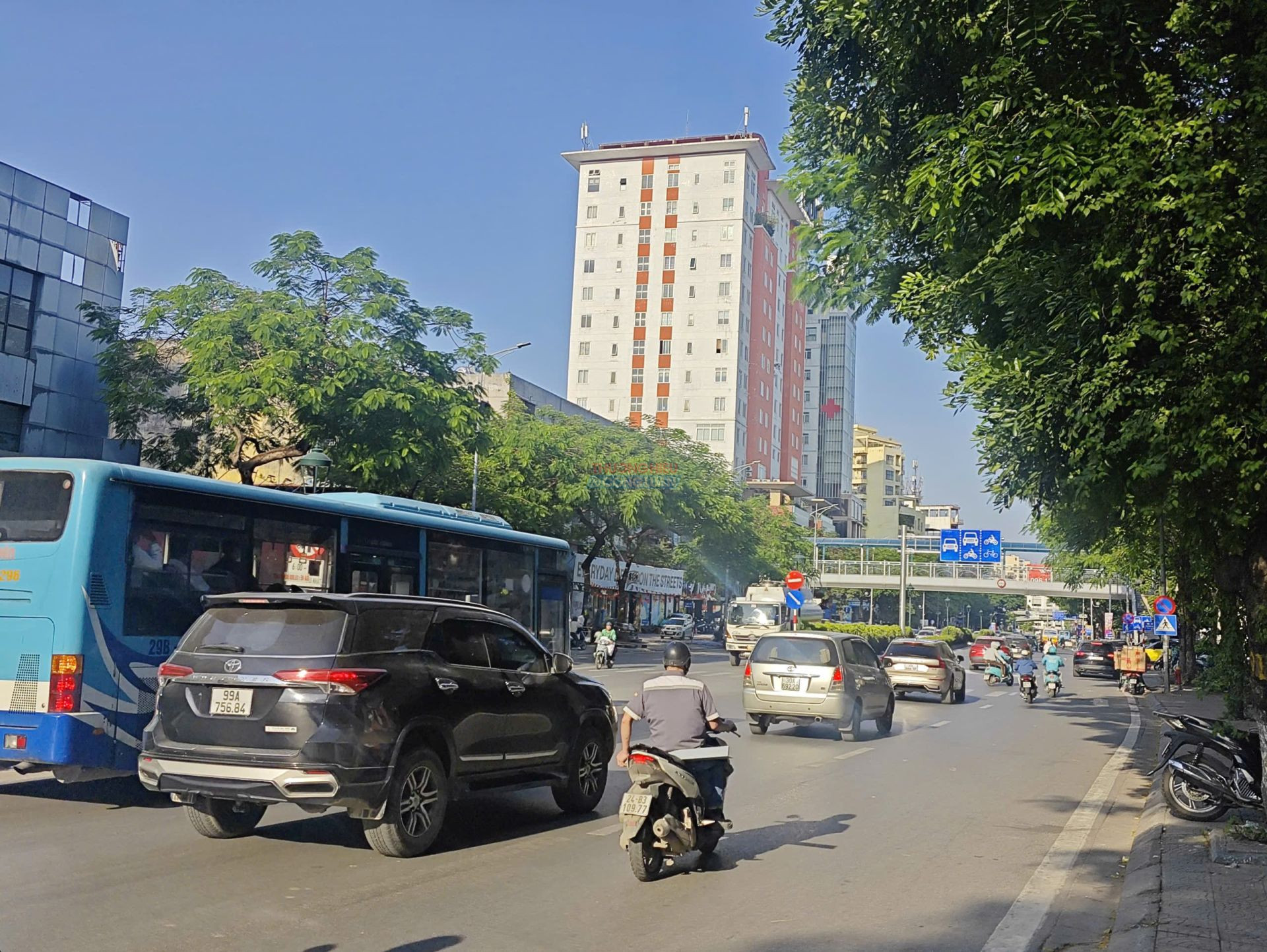 Thời tiết ngày 24/5: Miền Bắc và Trung Bộ tiếp diễn nắng nóng gay gắt, nhiều nơi vượt 38 độ C