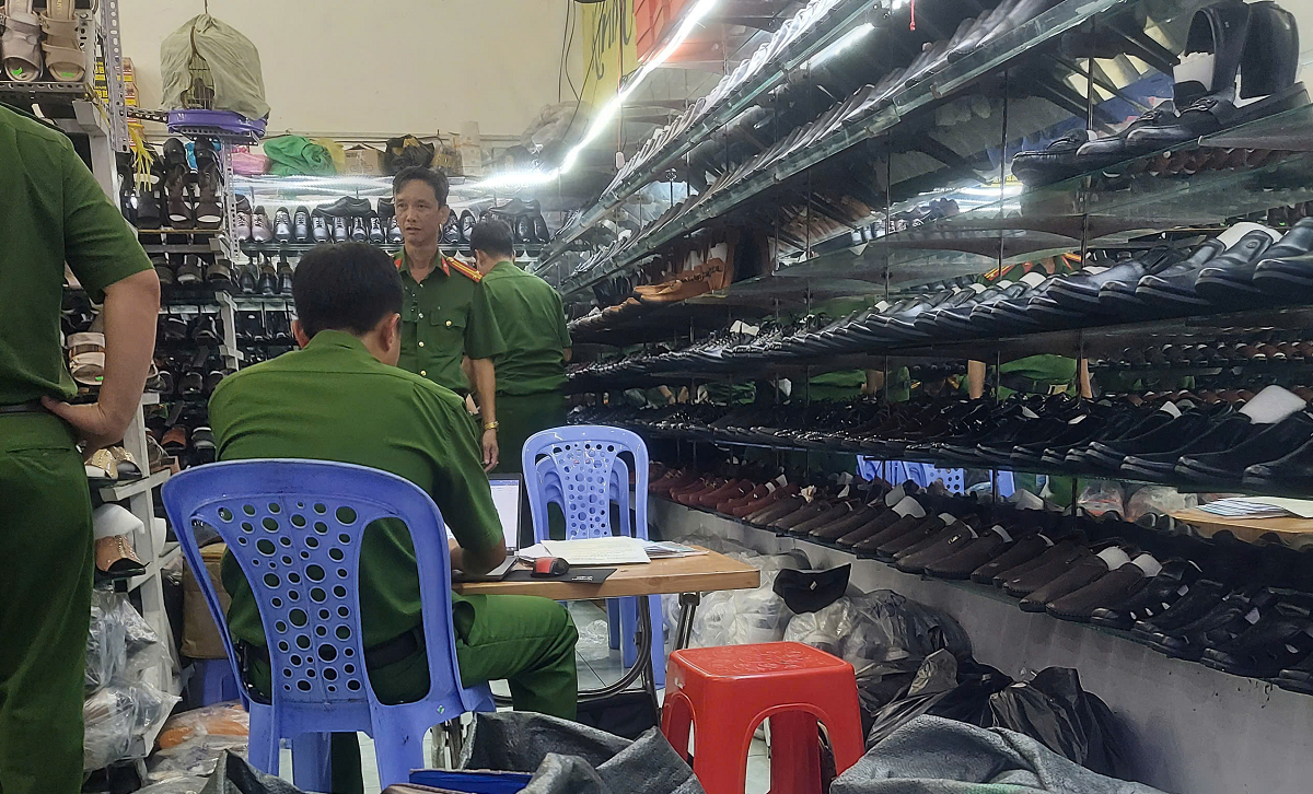 Cần Thơ: Thu giữ gần 1.400 đôi giày dép giả mạo thương hiệu, truy vết tận xưởng M888com link hiện đang mở