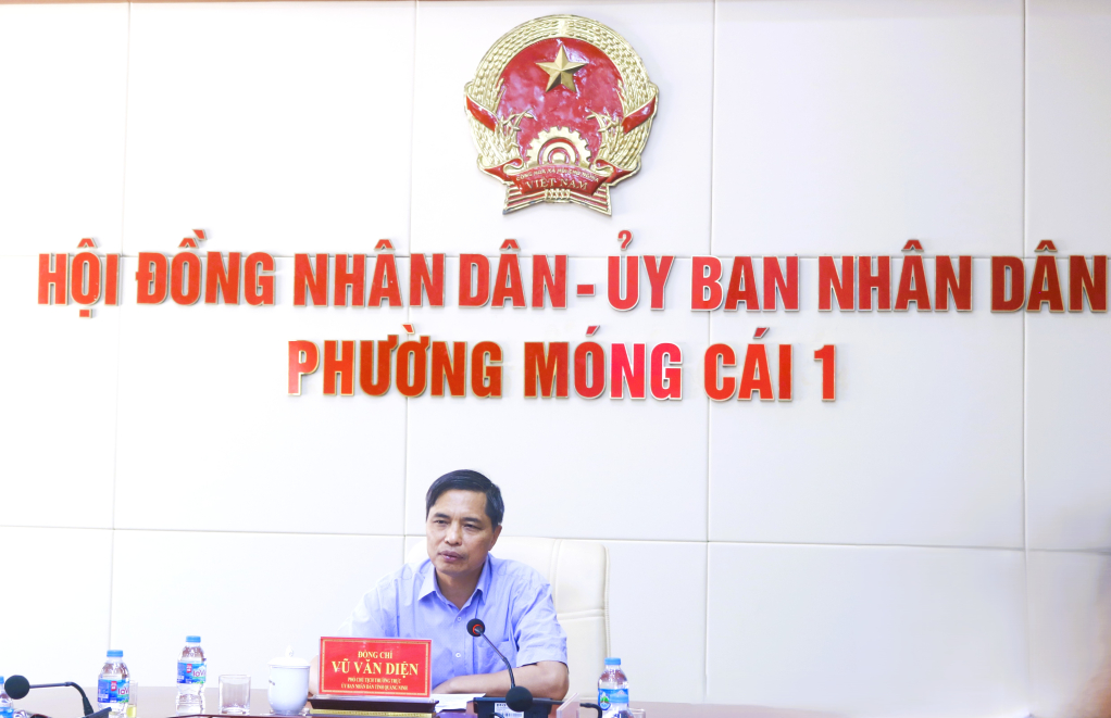 Ông Vũ Văn Diện, Ủy viên Ban Thường vụ Tỉnh ủy, Phó Chủ tịch Thường trực UBND tỉnh Quảng Ninh chủ trì cuộc họp Ông Vũ Văn Diện, Ủy viên Ban Thường vụ Tỉnh ủy, Phó Chủ tịch Thường trực UBND tỉnh Quảng Ninh chủ trì cuộc họp