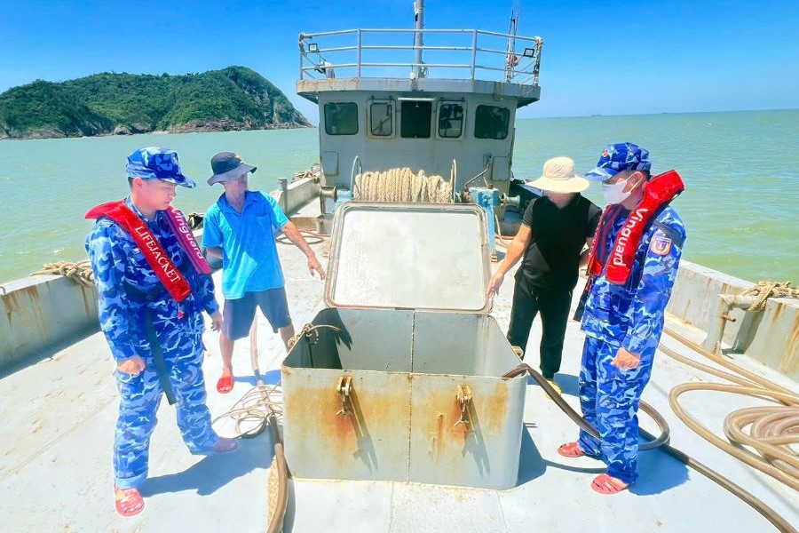 T&agrave;u chở 22.000 l&iacute;t dầu DO kh&ocirc;ng r&otilde; nguồn gốc bị tạm giữ