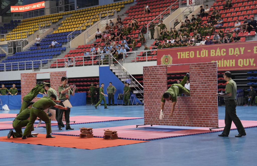 C&aacute;c phần thi được thiết kế s&aacute;t với y&ecirc;u cầu thực tiễn c&ocirc;ng t&aacute;c, chiến đấu của lực lượng CAND