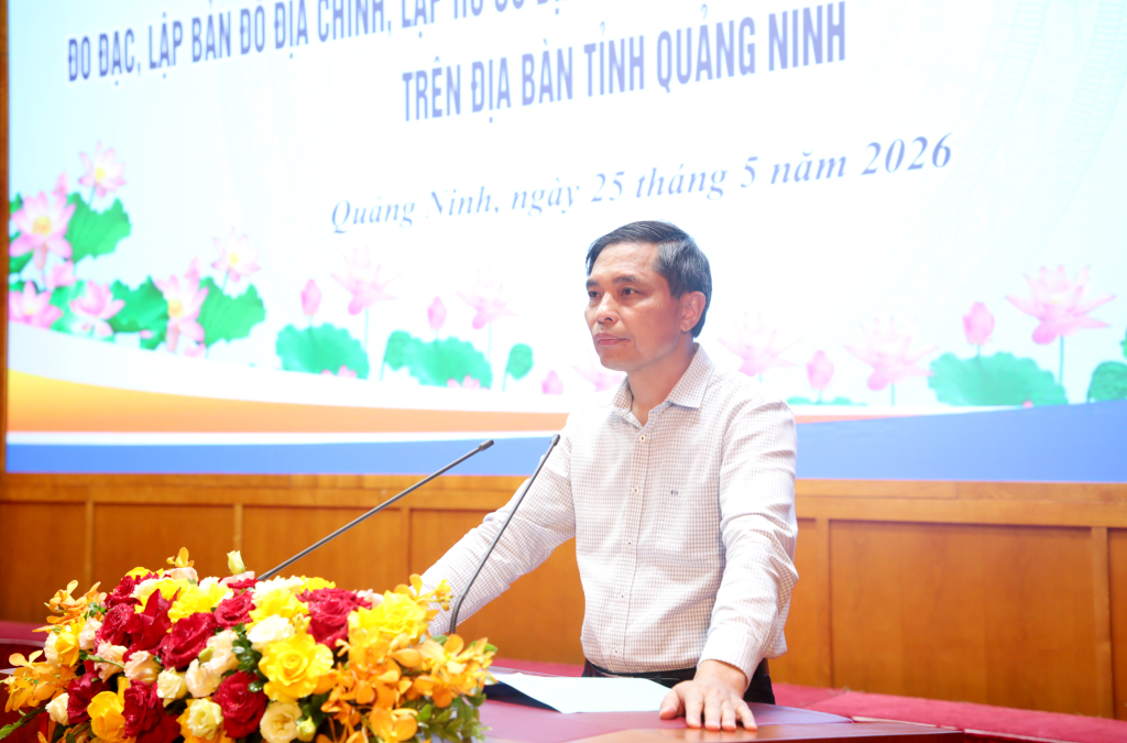 Ông Vũ Văn Diện, Phó Chủ tịch Thường trực UBND tỉnh Quảng Ninh, Trưởng Ban chỉ đạo triển khai nhiệm vụ đo đạc, lập bản đồ địa chính, lập hồ sơ địa chính và hoàn thiện cơ sở dữ liệu quốc gia về đất đai tỉnh, phát biểu tại hội nghị Ông Vũ Văn Diện, Phó Chủ tịch Thường trực UBND tỉnh Quảng Ninh, Trưởng Ban chỉ đạo triển khai nhiệm vụ đo đạc, lập bản đồ địa chính, lập hồ sơ địa chính và hoàn thiện cơ sở dữ liệu quốc gia về đất đai tỉnh, phát biểu tại hội nghị