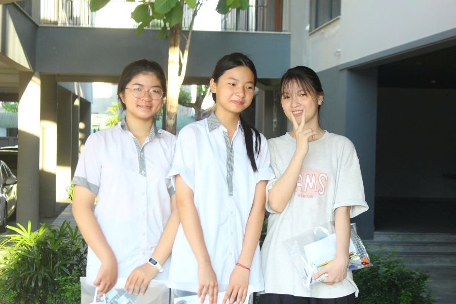 Th&iacute; sinh dự thi lớp 10 tại hội đồng thi Trường THPT Phan Đ&igrave;nh Ph&ugrave;ng (phường Th&agrave;nh Sen, H&agrave; Tĩnh)