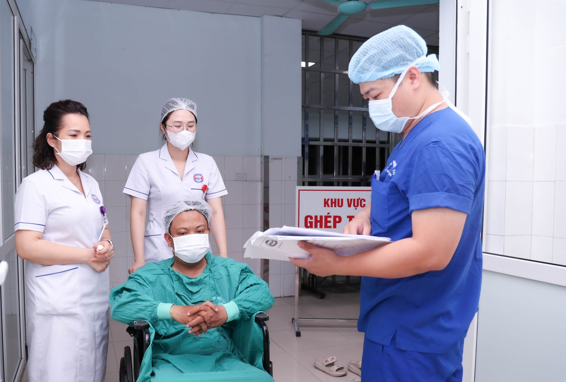 Người nhận thận là bệnh nhân B.H.Đ (sinh năm 1981). Người nhận thận là bệnh nhân B.H.Đ (sinh năm 1981).