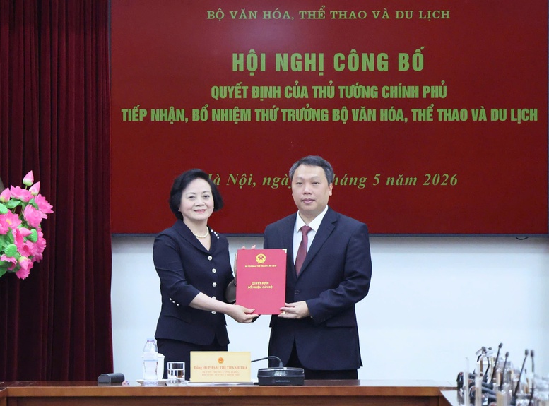 Phó Thủ tướng Phạm Thị Thanh Trà trao quyết định bổ nhiệm ông Nguyễn Huy Dũng giữ chức Thứ trưởng Bộ VHTT&DL