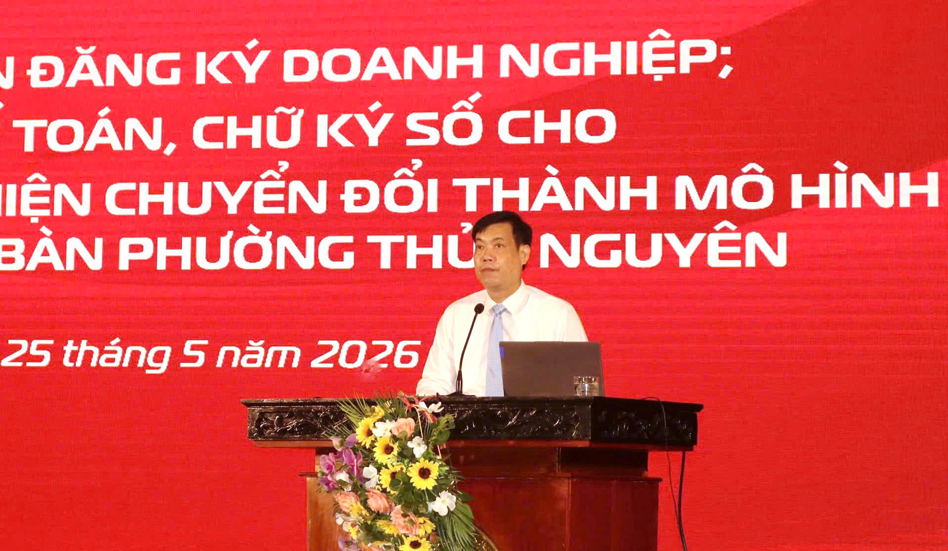 Đồng ch&iacute; Nguyễn Văn Viển, Ph&oacute; B&iacute; thư Đảng ủy, Chủ tịch UBND phường Thủy Nguy&ecirc;n ph&aacute;t biểu chỉ đạo tại Hội nghị.