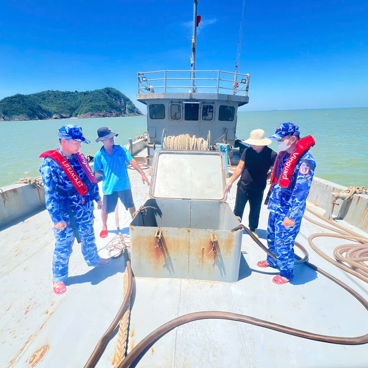 Lực lượng Cảnh sát biển phát hiện tàu chở 22.000 lít dầu D.O không rõ nguồn gốc