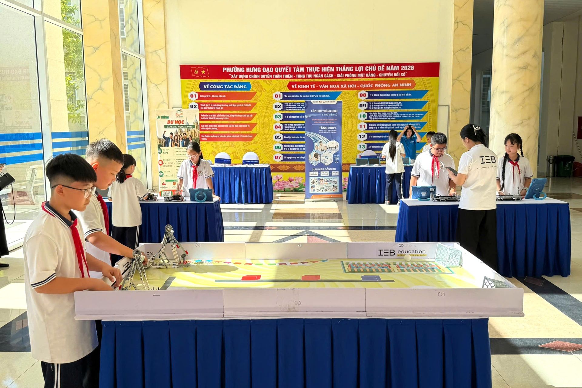 Phường Hưng Đạo tổ chức "Hoạt động trải nghiệm và định hướng nghề nghiệp" cho gần 700 học sinh