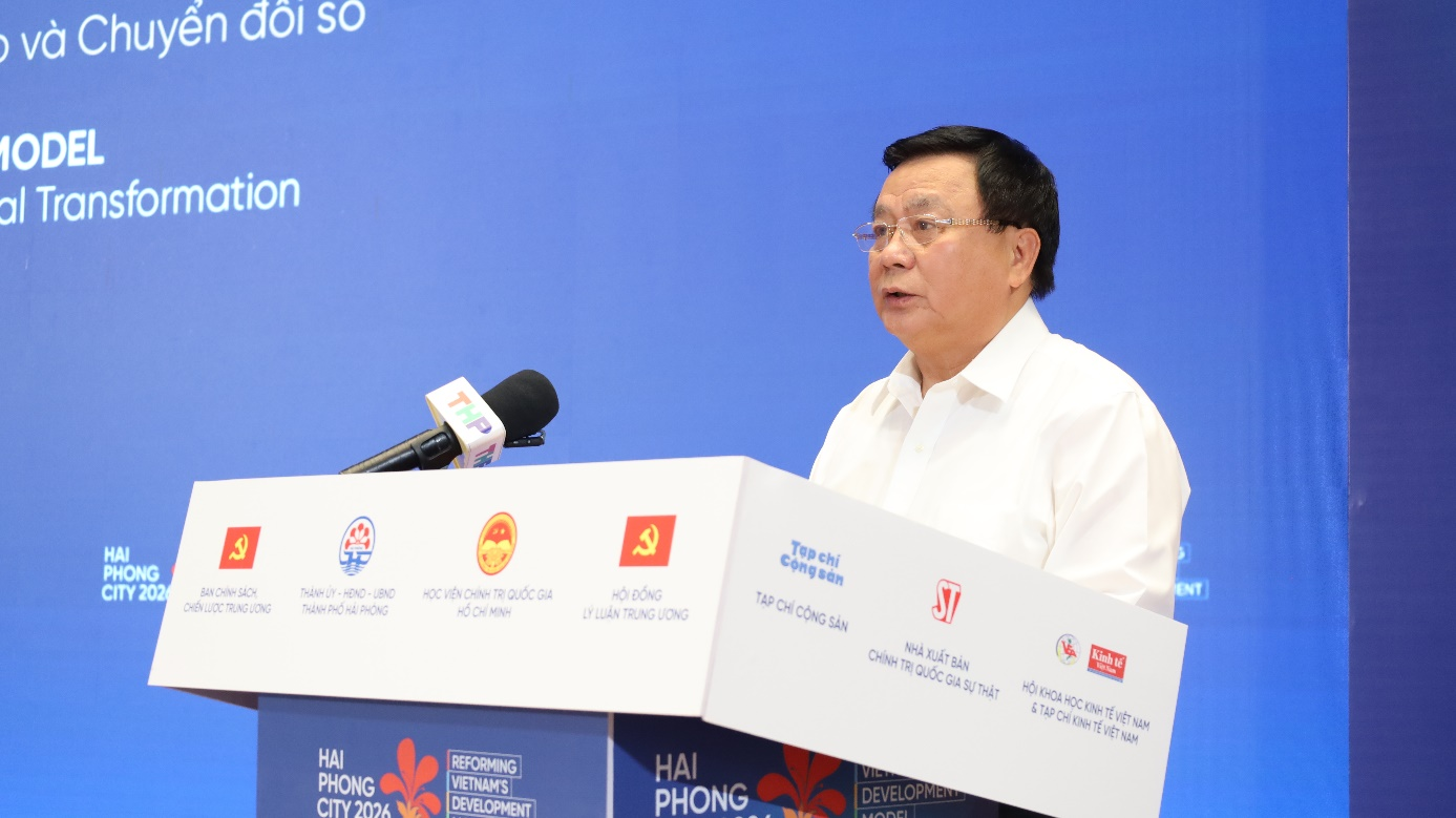 GS.TS Nguyễn Xuân Thắng, Chủ tịch Hội đồng Lý luận Trung ương phát biểu đề dẫn Hội thảo. GS.TS Nguyễn Xuân Thắng, Chủ tịch Hội đồng Lý luận Trung ương phát biểu đề dẫn Hội thảo.