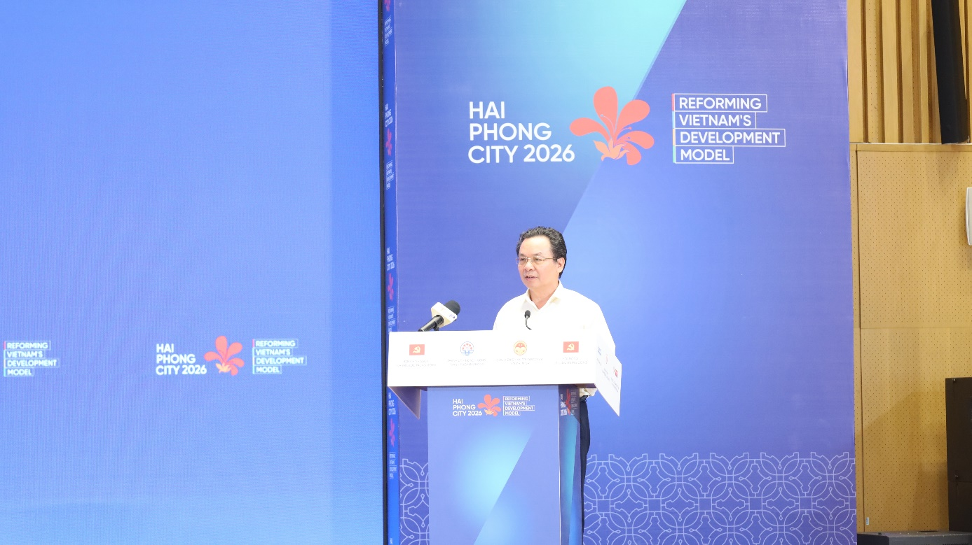 Phó Chủ tịch Hội Khoa học kinh tế Việt Nam báo cáo tham luận tại Hội thảo. Phó Chủ tịch Hội Khoa học kinh tế Việt Nam báo cáo tham luận tại Hội thảo.