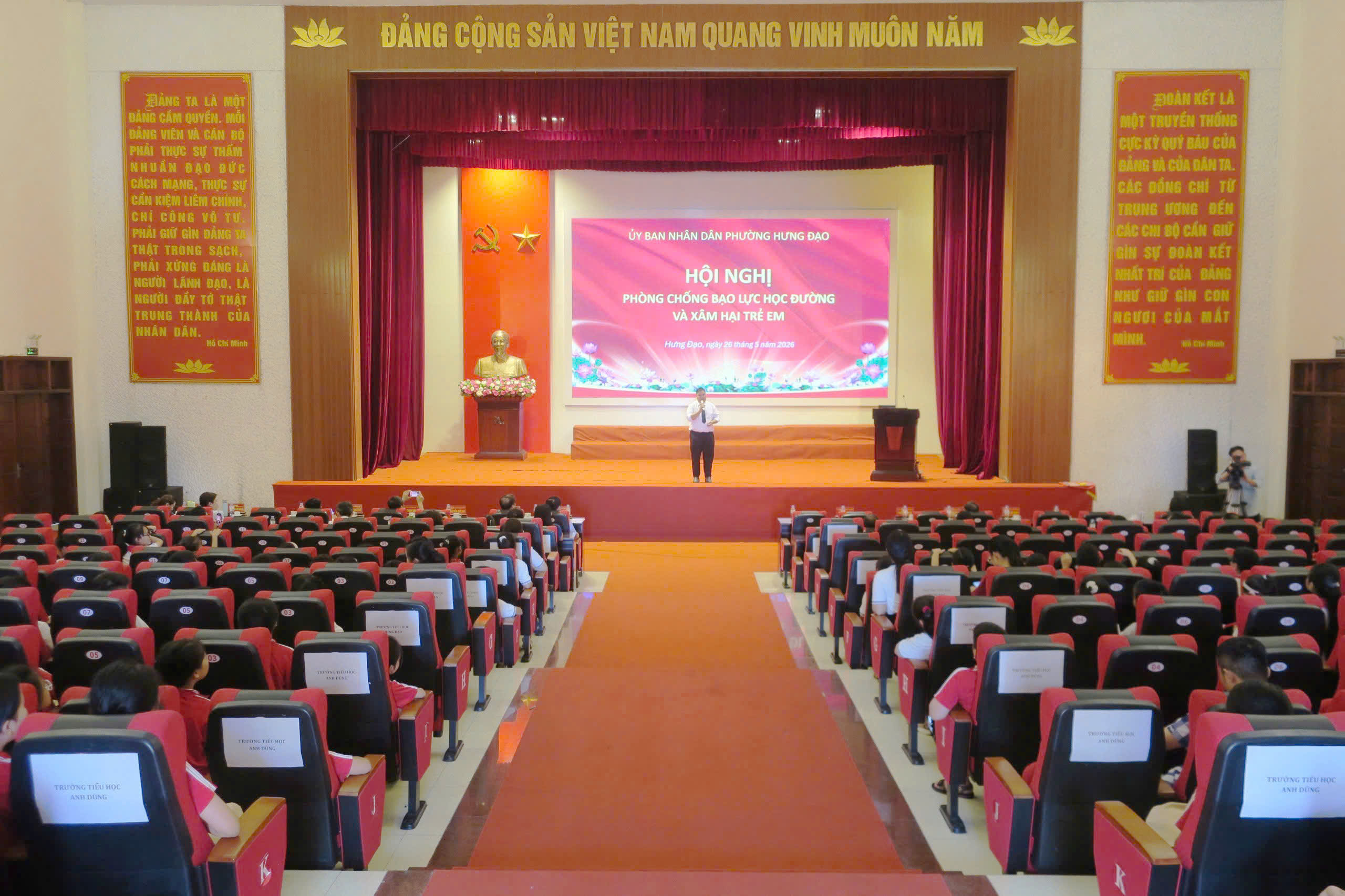 Quang cảnh chương trình. Quang cảnh chương trình.