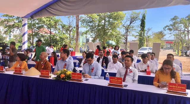 Đại biểu, quan kh&aacute;ch tham dự Lễ khỏi c&ocirc;ng Dự &aacute;n. Ảnh: VH