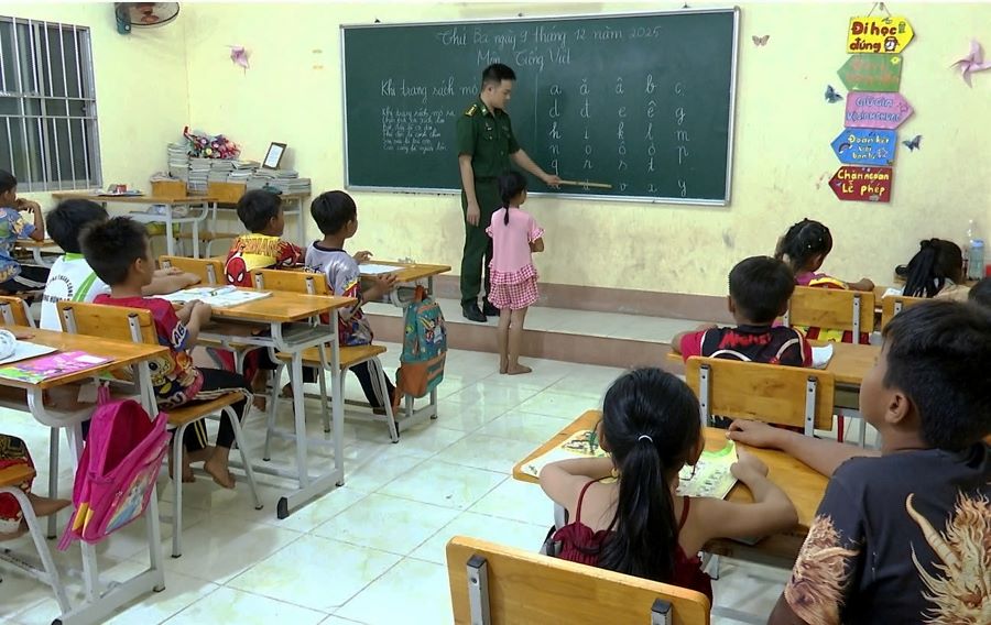 Đồn Biên phòng Tuyên Bình tổng kết “Lớp học tình thương”, năm học 2025 – 2026
