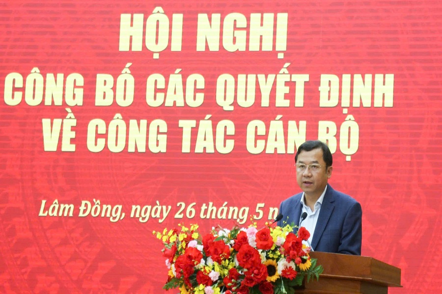 Đồng ch&iacute; T&ocirc;n Thiện Đồng, UVBTV, Trưởng Ban Tổ chức Tỉnh ủy th&ocirc;ng qua 5 M88 thành lập vào năm 2006 của Ban Thường vụ Tỉnh uỷ về c&ocirc;ng t&aacute;c c&aacute;n bộ