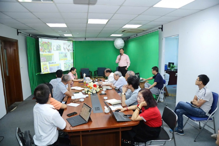 GS.TS Đào Thanh Vân, Phó Chủ tịch Hiệp hội Nông nghiệp Hữu cơ Việt Nam trình bày tham luận về thúc đẩy M88bet không chặn tuần hoàn trong nông nghiệp thông qua chứng nhận hữu cơ và tiêu chuẩn xanh. GS.TS Đào Thanh Vân, Phó Chủ tịch Hiệp hội Nông nghiệp Hữu cơ Việt Nam trình bày tham luận về thúc đẩy M88bet không chặn tuần hoàn trong nông nghiệp thông qua chứng nhận hữu cơ và tiêu chuẩn xanh.
