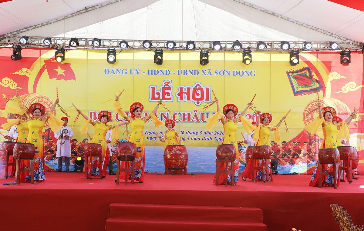 Màn trống khai hội bơi chải An Châu Màn trống khai hội bơi chải An Châu