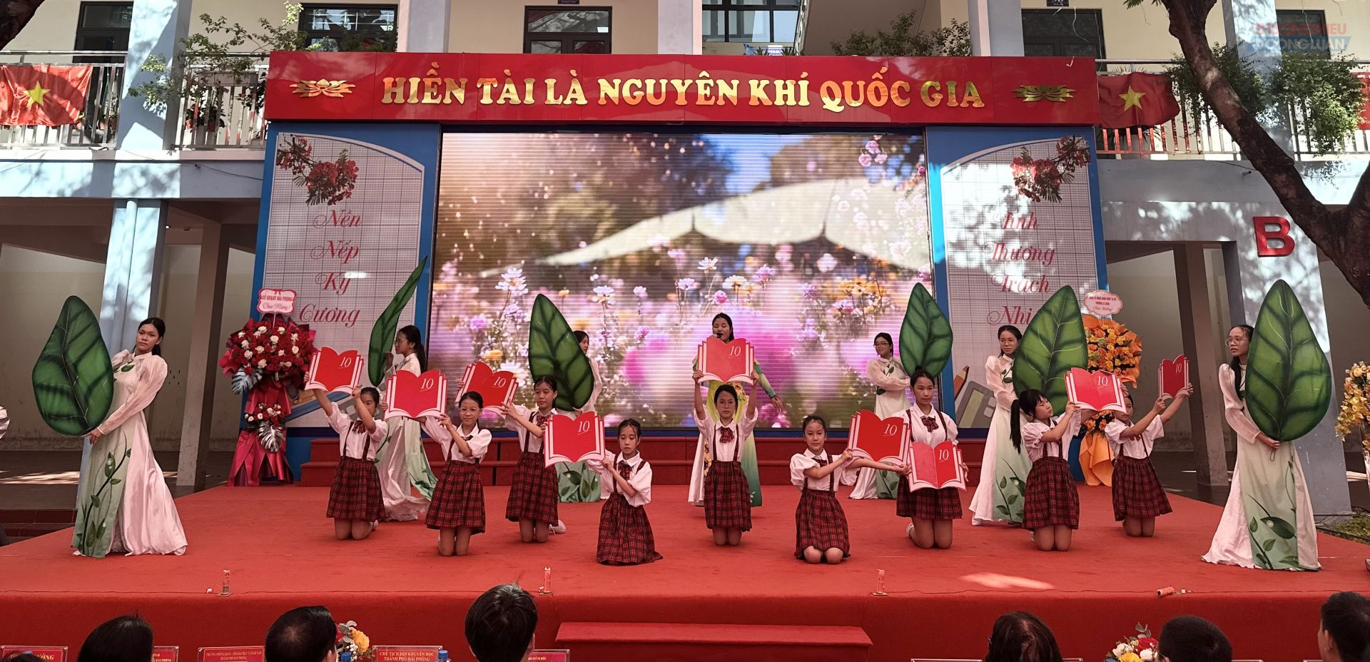 Năm học 2025 - 2026 đã khép lại với những nốt thăng trầm của cố gắng, nỗ lực và thành công của Thầy và trò Trường THCS Ngô Quyền. Năm học 2025 - 2026 đã khép lại với những nốt thăng trầm của cố gắng, nỗ lực và thành công của Thầy và trò Trường THCS Ngô Quyền.