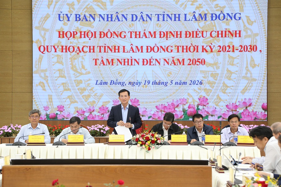 Lâm Đồng lấy ý kiến các bộ, ngành Trung ương và chuyên gia để hoàn thiện nội dung điều chỉnh quy hoạch theo hướng khả thi, sát thực tiễn. Lâm Đồng lấy ý kiến các bộ, ngành Trung ương và chuyên gia để hoàn thiện nội dung điều chỉnh quy hoạch theo hướng khả thi, sát thực tiễn.