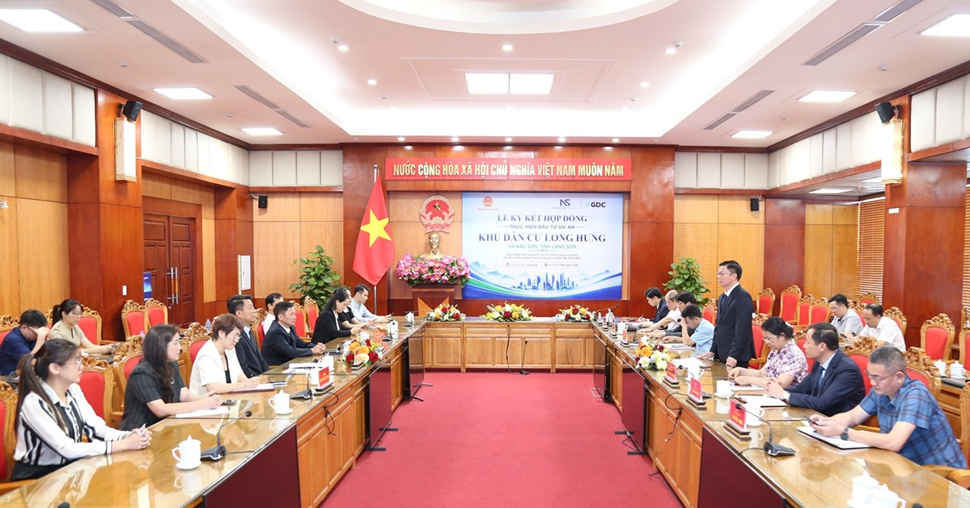 Quang cảnh buổi l&agrave;m việc
