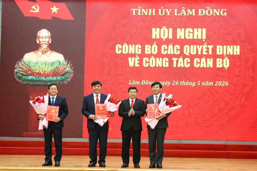 Lâm Đồng công bố và trao 10 M88 thành lập vào năm 2006 điều động, bổ nhiệm cán bộ quản lý