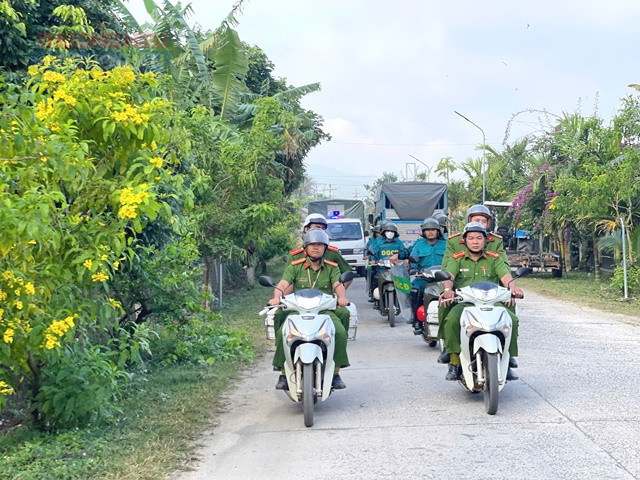 C&ocirc;ng an l&agrave; lực lượng n&ograve;ng cốt trong bảo vệ a ninh trật tự tạ x&atilde; Nam Ka.