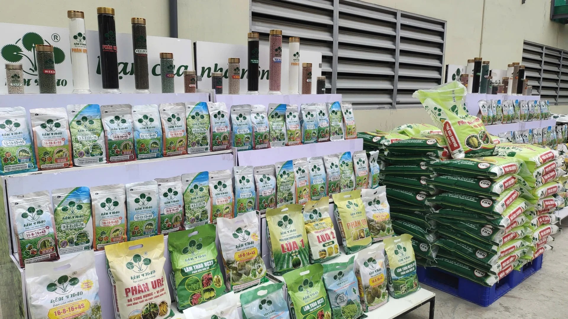 Ở nhiều vùng nông thôn, cái tên “Lâm Thao” gần như đã trở thành cách gọi quen thuộc của phân bón chất lượng Ở nhiều vùng nông thôn, cái tên “Lâm Thao” gần như đã trở thành cách gọi quen thuộc của phân bón chất lượng