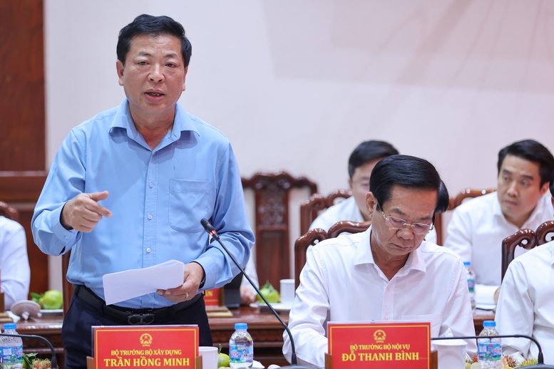 Bộ trưởng Bộ X&acirc;y dựng Trần Hồng Minh ph&aacute;t biểu tại cuộc l&agrave;m việc - Ảnh: VGP/Nhật Bắc