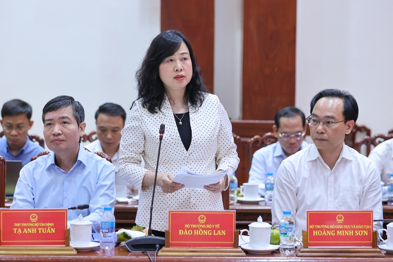 Bộ trưởng Bộ Y tế Đ&agrave;o Hồng Lan ph&aacute;t biểu tại cuộc l&agrave;m việc - Ảnh: VGP/Nhật Bắc