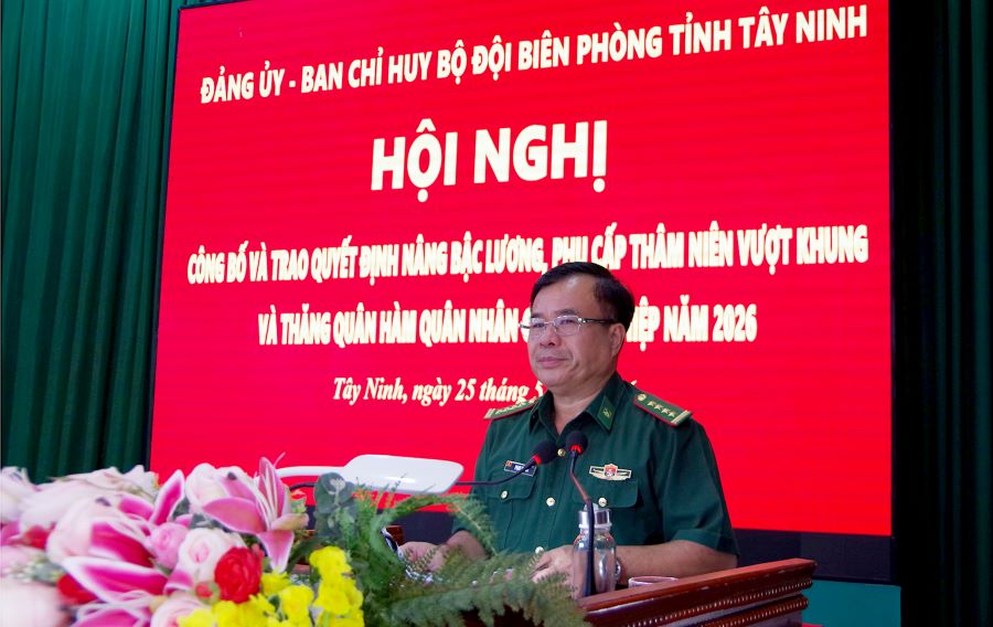 Đại t&aacute; Phạm Văn Cờ, Ph&oacute; Chỉ huy trưởng, Tham mưu trưởng Ban Chỉ huy BĐBP tỉnh ph&aacute;t biểu ch&uacute;c mừng, giao nhiệm vụ