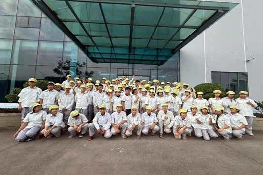 Sinh vi&ecirc;n Trường CĐ N&ocirc;ng nghiệp Thanh H&oacute;a thực tập tại C&ocirc;ng ty TNHH Hua Zhuang Electronics Việt Nam.