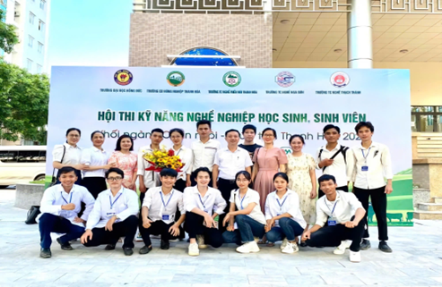 Sinh vi&ecirc;n Trường CĐ N&ocirc;ng nghiệp Thanh H&oacute;a đoạt giải Nhất tại Hội thi kỹ năng nghề nghiệp HSSV khối ng&agrave;nh chăn nu&ocirc;i, th&uacute; y tỉnh Thanh H&oacute;a năm 2023.