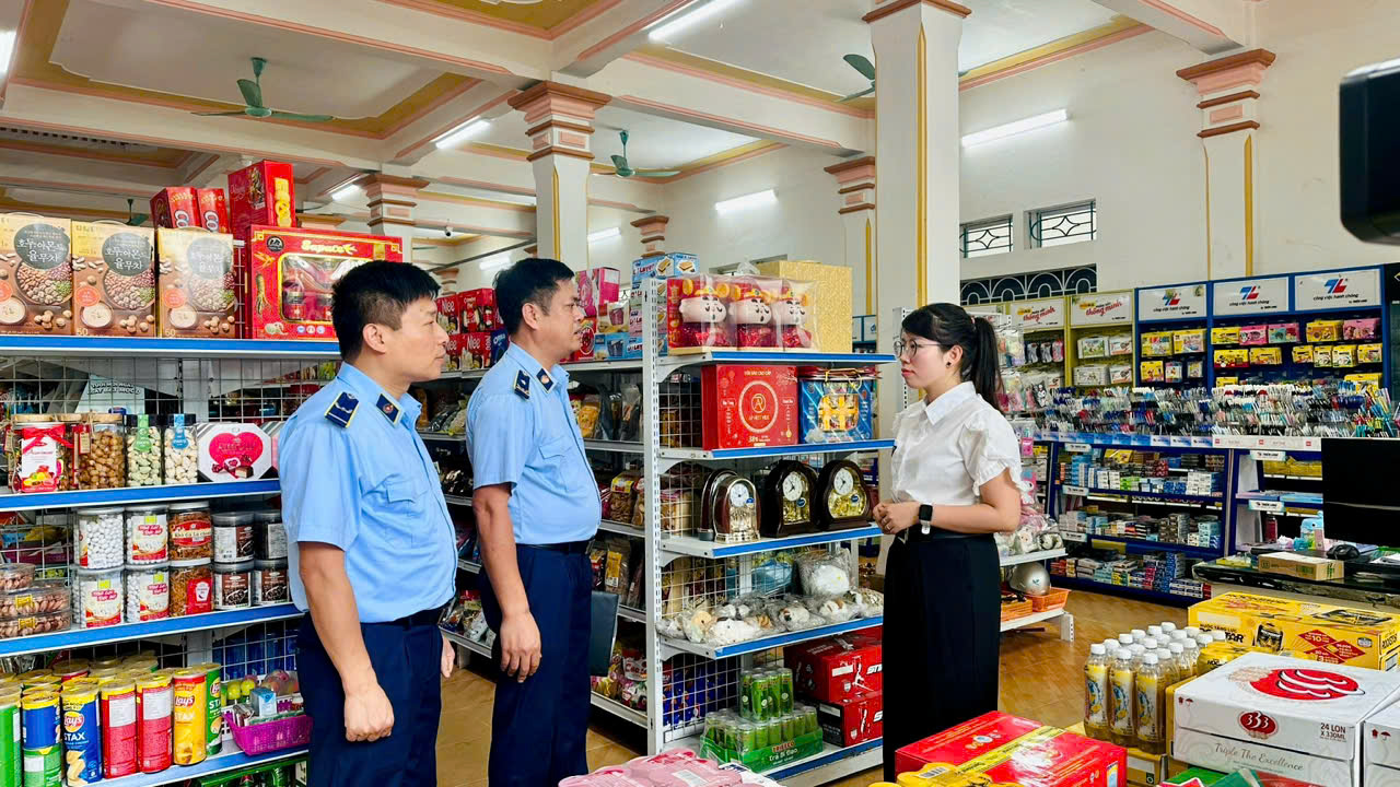 Lào Cai: Đội QLTT số 2 xử lý 12 vụ vi phạm trong “Tháng hành động vì an toàn thực phẩm” năm 2026