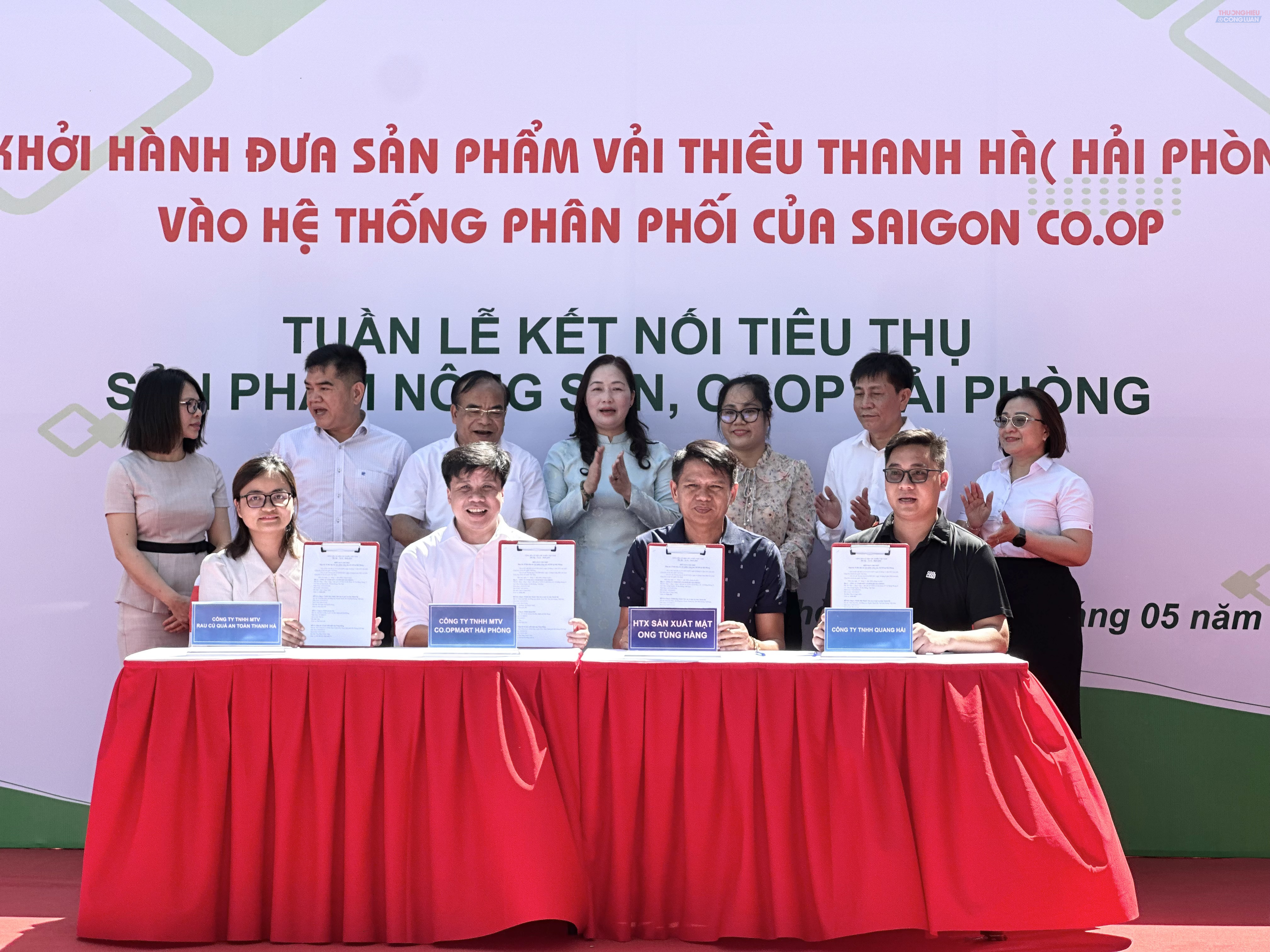 Nghi thức k&yacute; kết giữa Saigon Co.op v&agrave; c&aacute;c nh&agrave; cung cấp.
