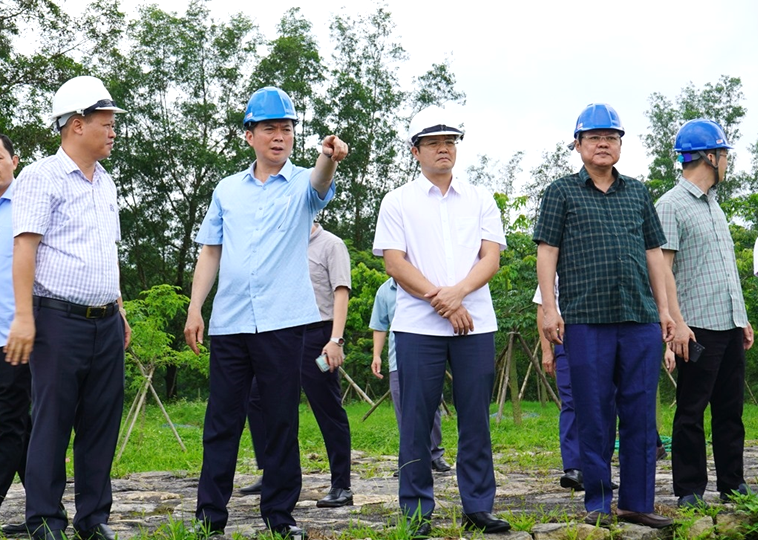 kiểm tra thực tế Dự &aacute;n mở rộng n&acirc;ng c&ocirc;ng suất mỏ than Na Dương