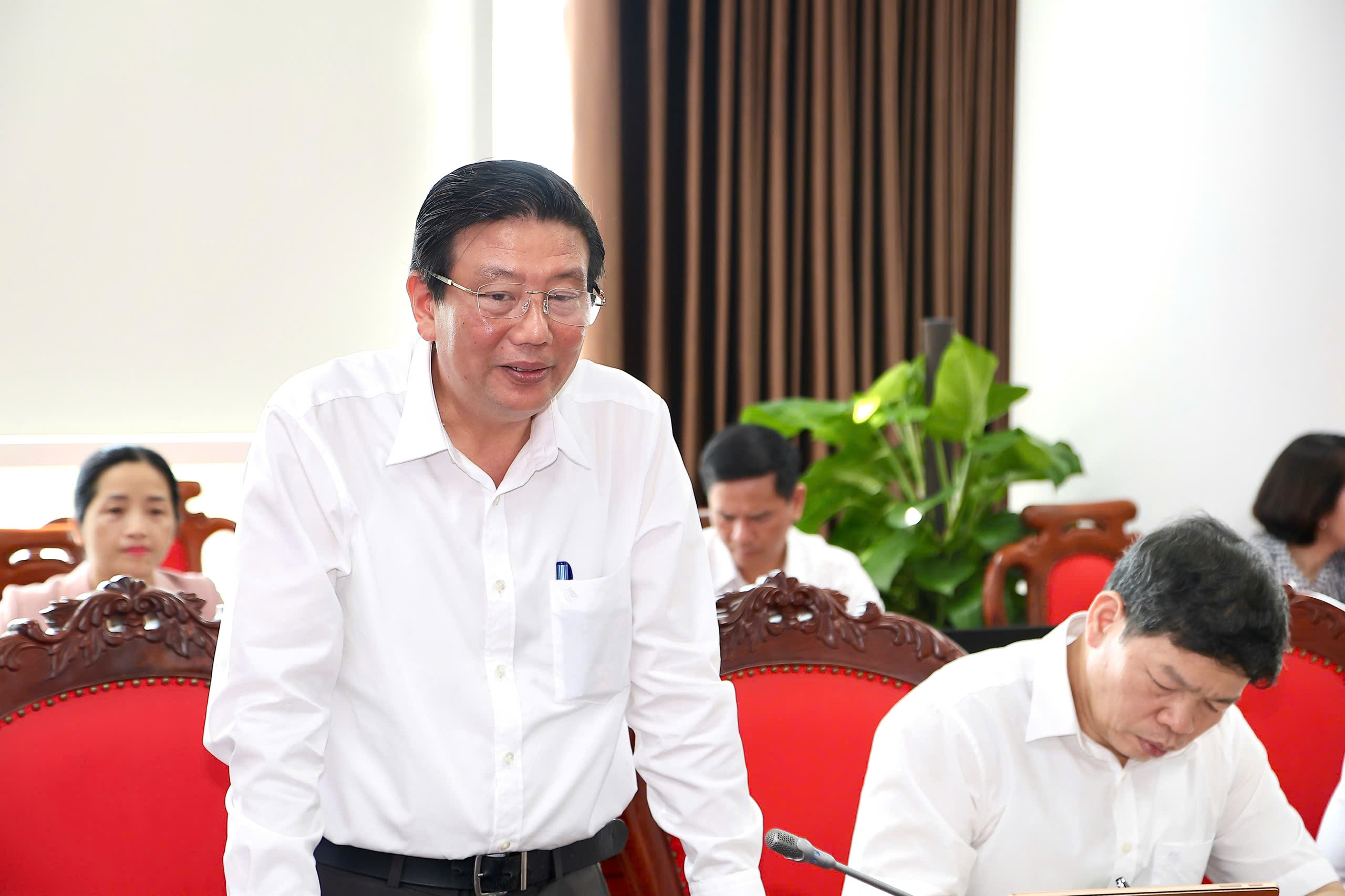 Đồng ch&iacute; Nguyễn Quang Ph&uacute;c, Ủy vi&ecirc;n Ban Thường vụ, Trưởng Ban Tuy&ecirc;n gi&aacute;o v&agrave; D&acirc;n vận Th&agrave;nh ủy ph&aacute;t biểu tại cuộc l&agrave;m việc.