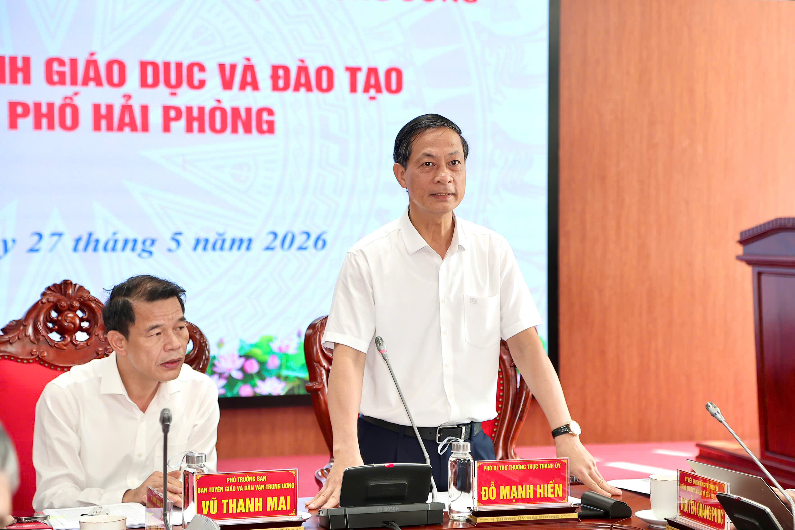 Đồng ch&iacute; Đỗ Mạnh Hiến, Ph&oacute; B&iacute; thư Thường trực Th&agrave;nh ủy Hải Ph&ograve;ng l&agrave;m r&otilde; một số kh&oacute; khăn, vướng mắc từ cơ sở, đặc biệt trong bối cảnh th&agrave;nh phố vừa ho&agrave;n th&agrave;nh sắp xếp c&aacute;c đơn vị h&agrave;nh ch&iacute;nh.