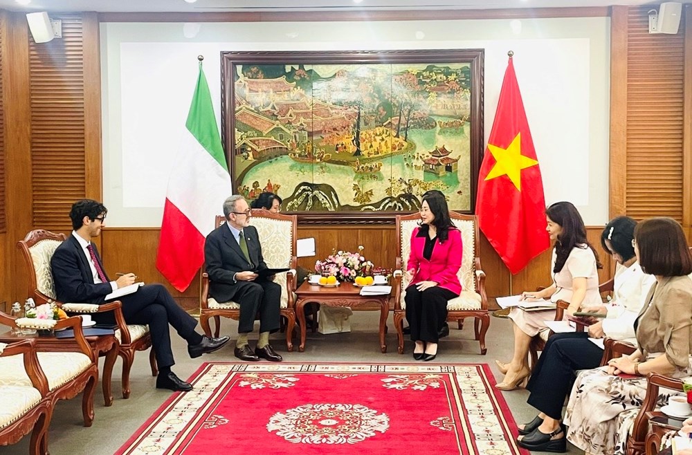 Ủy vi&ecirc;n BCH Trung ương Đảng, Bộ trưởng Bộ VHTTDL L&acirc;m Thị Phương Thanh tiếp Đại sứ đặc mệnh to&agrave;n quyền Italia tại Việt Nam Marco Della Seta