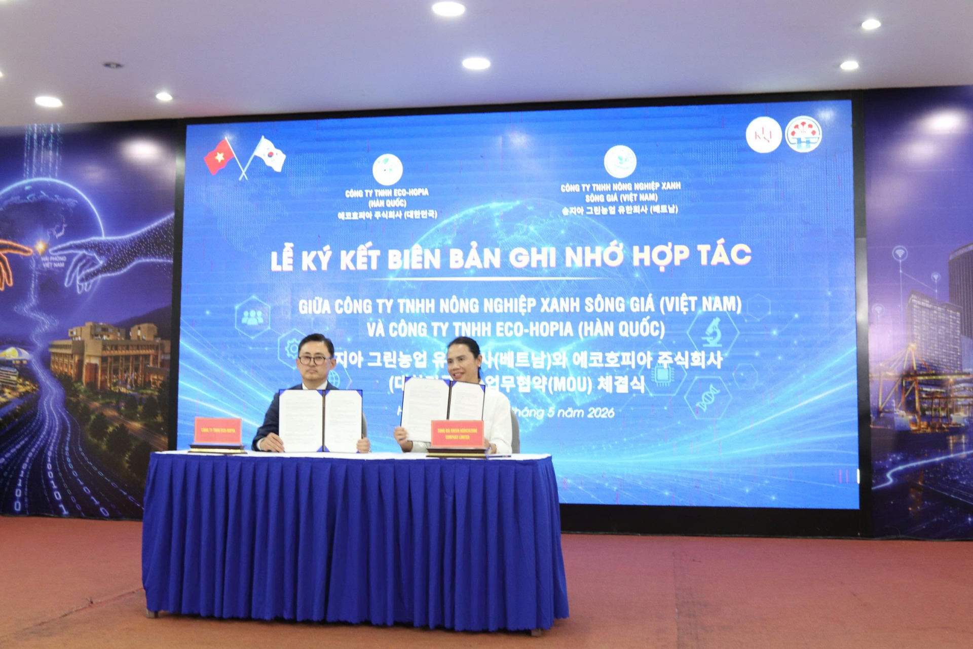 K&yacute; kết Bi&ecirc;n bản ghi nhớ hợp t&aacute;c giữa C&ocirc;ng ty TNHH ECO-HOPIA (H&agrave;n Quốc) v&agrave; C&ocirc;ng ty TNHH N&ocirc;ng Nghiệp Xanh S&ocirc;ng Gi&aacute; (Việt Nam).