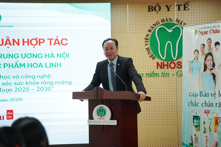 PGS.TS Trần Cao B&iacute;nh &ndash; Gi&aacute;m đốc Bệnh viện Răng H&agrave;m Mặt Trung ương H&agrave; Nội, Chủ tịch Li&ecirc;n đo&agrave;n Nha khoa Ch&acirc;u &Aacute; &ndash; Th&aacute;i B&igrave;nh Dương, Chủ tịch Hội Răng H&agrave;m Mặt Việt Nam ph&aacute;t biểu tại hội nghị.