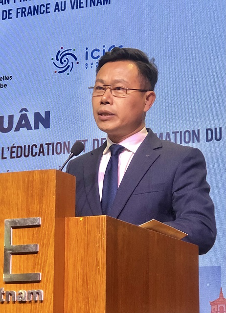 Gia&oacute; sư &ndash; Tiến sĩ L&ecirc; Qu&acirc;n ph&aacute;t biểu khai mạc Diễn đ&agrave;n. Ảnh: VH