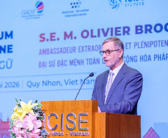 Ng&agrave;i Olivier Brochet ph&aacute;t biểu tại Diễn đ&agrave;n. Ảnh: Viết Hiền