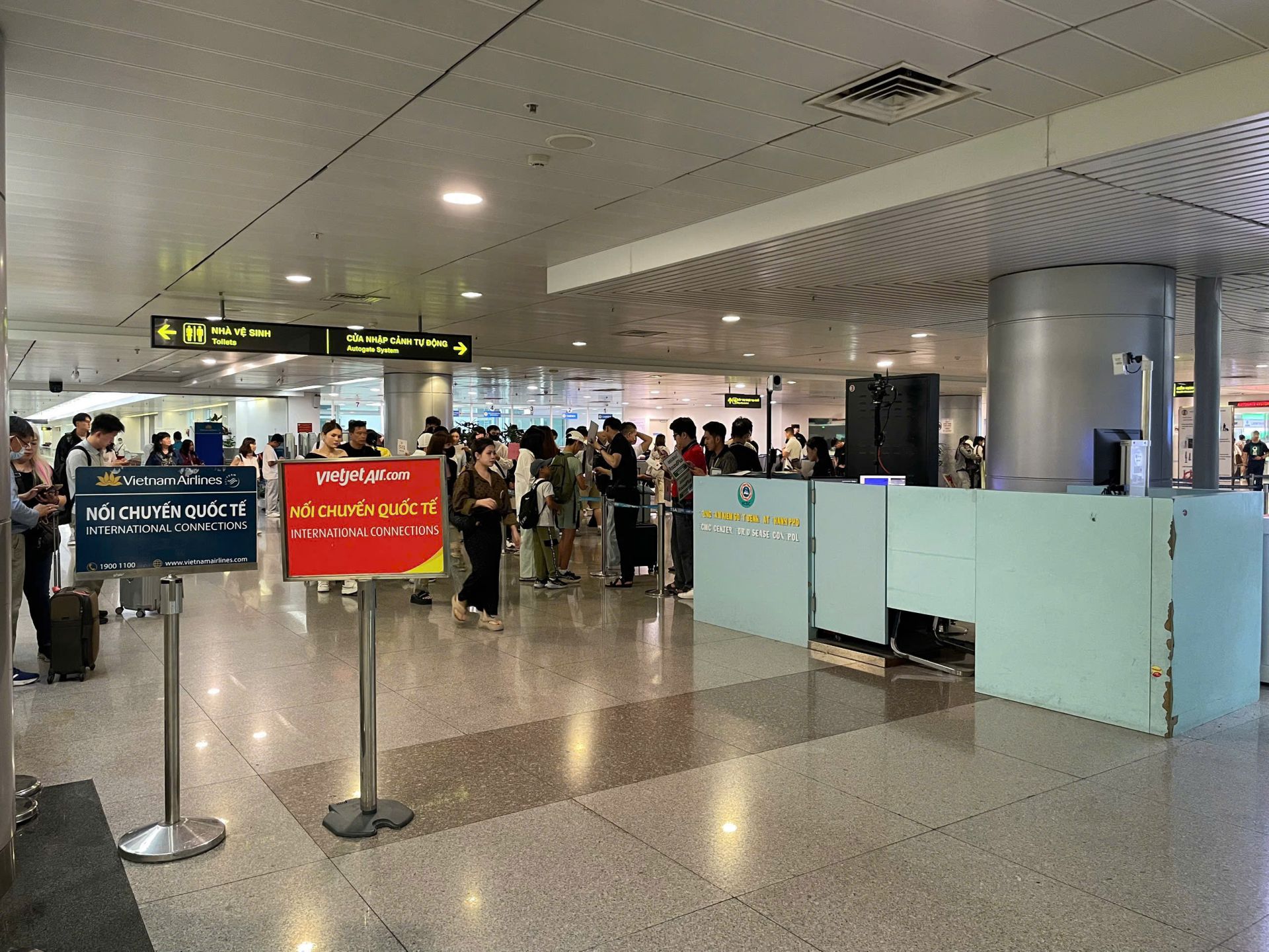Cảng Hàng không quốc tế Tân Sơn Nhất tăng cường phòng, chống dịch bệnh