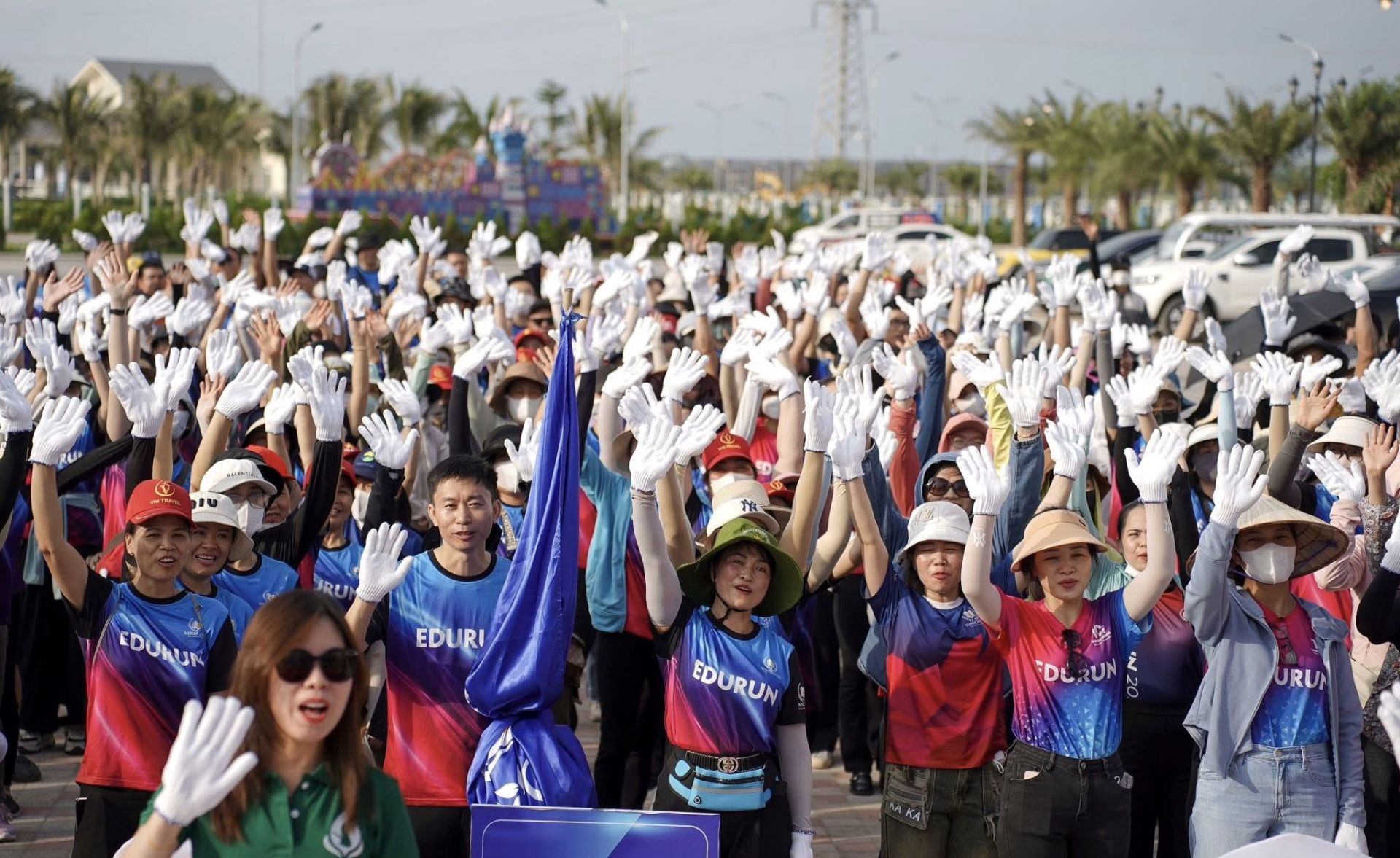 Quỹ V&igrave; tương lai xanh triển khai h&agrave;ng loạt chương tr&igrave;nh cộng đồng quy m&ocirc; lớn để khuyến kh&iacute;ch cộng đồng t&iacute;ch cực h&agrave;nh động v&igrave; m&ocirc;i trường, th&uacute;c đẩy lối sống xanh v&agrave; ph&aacute;t triển bền vững tại Việt Nam.