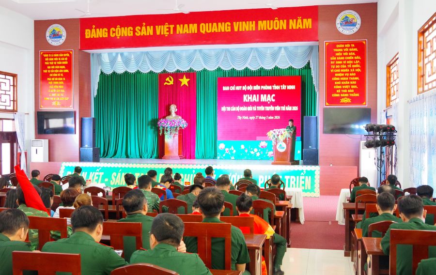 Quang cảnh khai mạc hội thi