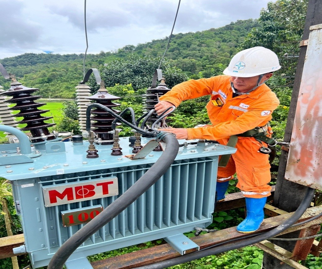 Điện lực Điện Biên triển khai đồng bộ giải pháp đảm bảo cung ứng điện mùa nắng nóng