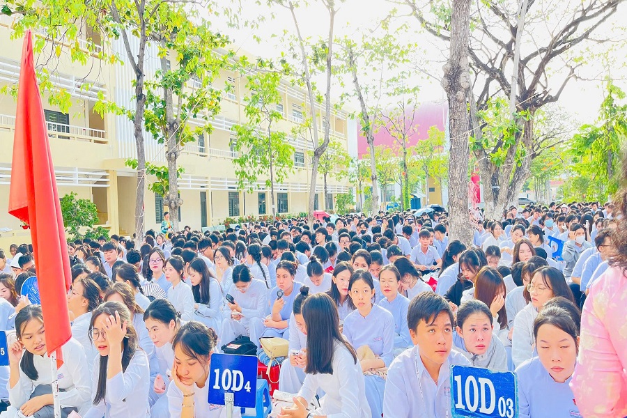 Quang cảnh Lễ Tổng kết năm học 2025 – 2026 của Trường THPT Phan Chu Trinh – Phan Thiết, phường Phú Thủy, tỉnh Lâm Đồng. Quang cảnh Lễ Tổng kết năm học 2025 – 2026 của Trường THPT Phan Chu Trinh – Phan Thiết, phường Phú Thủy, tỉnh Lâm Đồng.