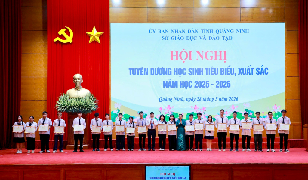 Ông Nguyễn Mạnh Hà, Phó Trưởng Ban Tuyên giáo và Dân vận Tỉnh ủy và đồng chí Nguyễn Thị Thuý, Giám đốc Sở Giáo dục và Đào tạo, thừa uỷ quyền của Bộ trưởng Bộ Giáo dục và Đào tạo trao Bằng khen cho các M88 Casino, Nổ Hũ, Bắn Cá đoạt giải Nhất, Nhì, Ba tại Kỳ thi chọn M88 Casino, Nổ Hũ, Bắn Cá giỏi Quốc gia THPT năm học 2025-2026 Ông Nguyễn Mạnh Hà, Phó Trưởng Ban Tuyên giáo và Dân vận Tỉnh ủy và đồng chí Nguyễn Thị Thuý, Giám đốc Sở Giáo dục và Đào tạo, thừa uỷ quyền của Bộ trưởng Bộ Giáo dục và Đào tạo trao Bằng khen cho các M88 Casino, Nổ Hũ, Bắn Cá đoạt giải Nhất, Nhì, Ba tại Kỳ thi chọn M88 Casino, Nổ Hũ, Bắn Cá giỏi Quốc gia THPT năm học 2025-2026