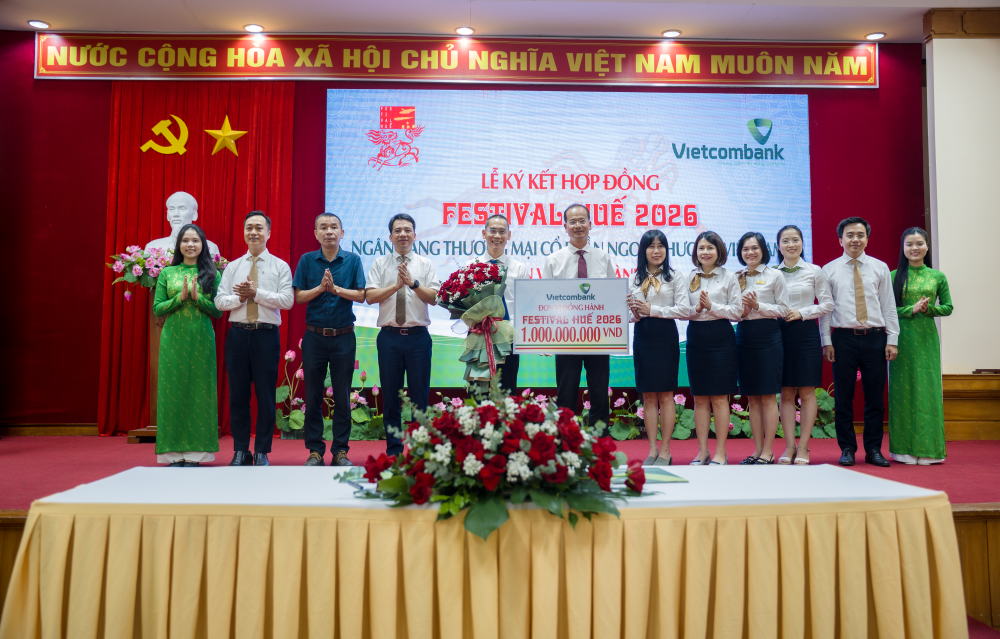 Vietcombank nh&agrave; t&agrave;i trợ đồng tại Festival Huế 2026